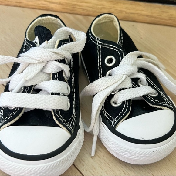 Low top, black toddler converse - Picture 1 of 4